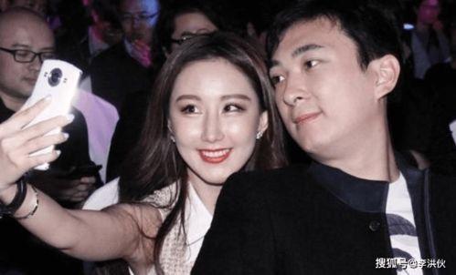 网红母女小乔吃瓜,网红小乔一家日常温馨瞬间